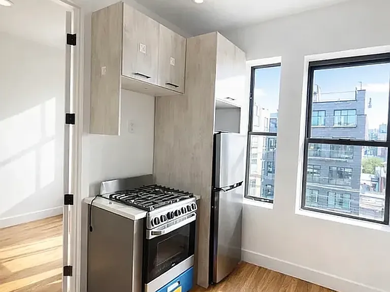 656 Metropolitan Ave #3B — Photo 3