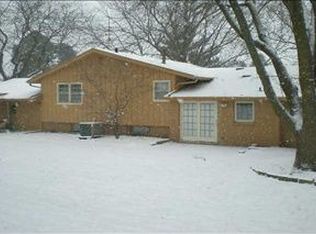 7213 Benton Dr, Urbandale, IA 50322