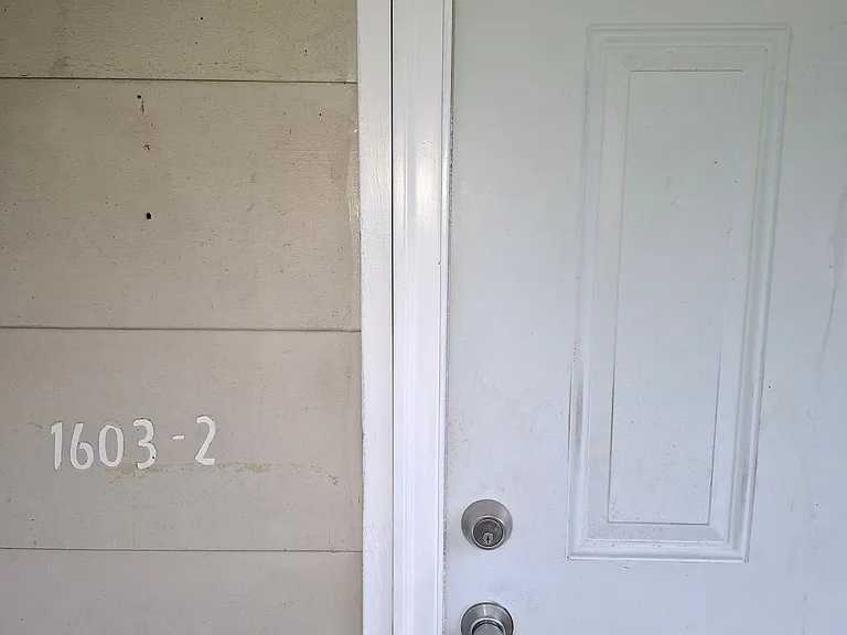 1603 Lawrence St — Photo 2
