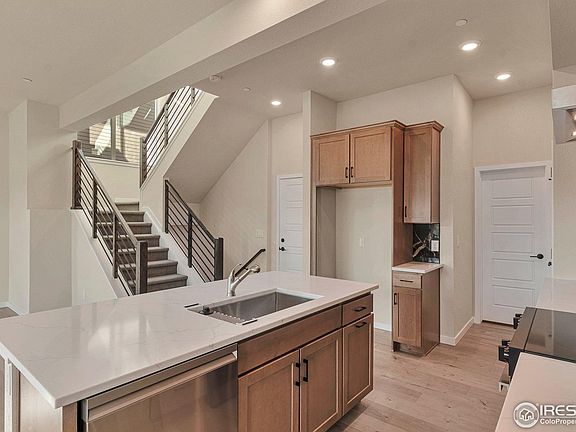 2nd image of 559 Canary Ln