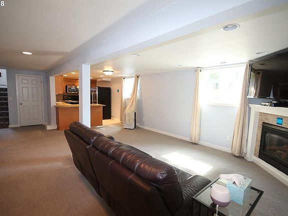 Living Room - gas fireplace