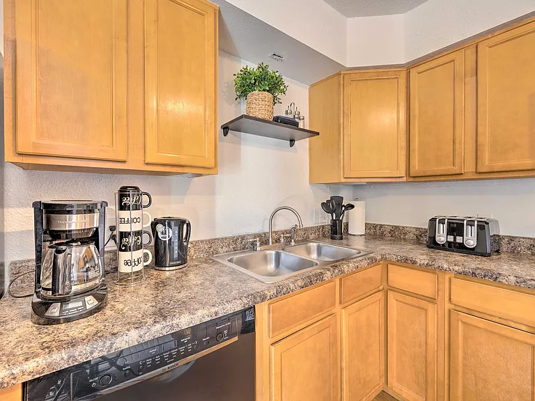 1005 N Baldwin St — Photo 15