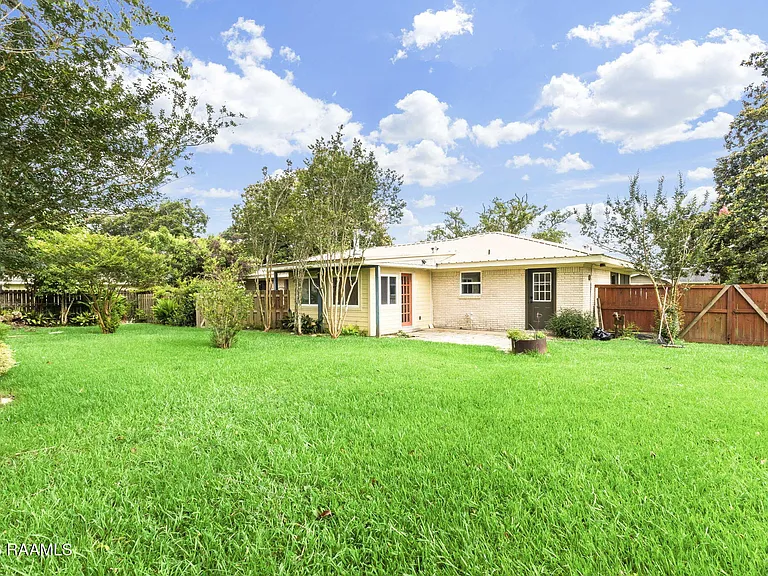 213 Lynn Dr — Photo 15