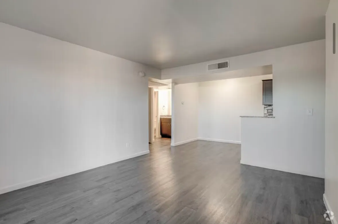 2 bed, 950 sqft, $1,050 — Photo 2