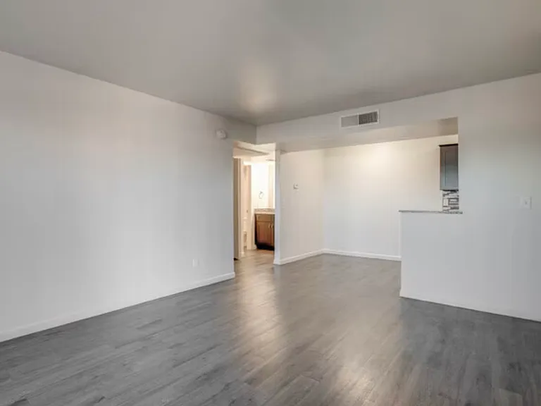 2080 N Trekell Rd #2 — Photo 2