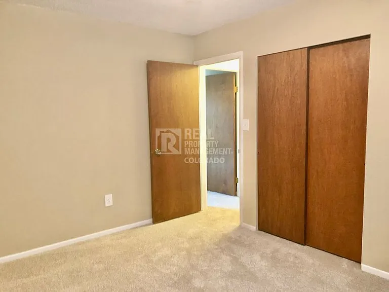 752 Oxford Ln — Photo 15