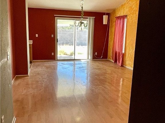 4th image of 31 Warm Glen Ave