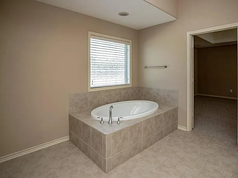 202 Crosswind Dr — Photo 4