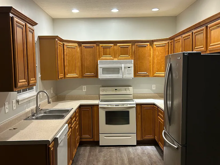 357 Williamsburg Ln — Photo 4