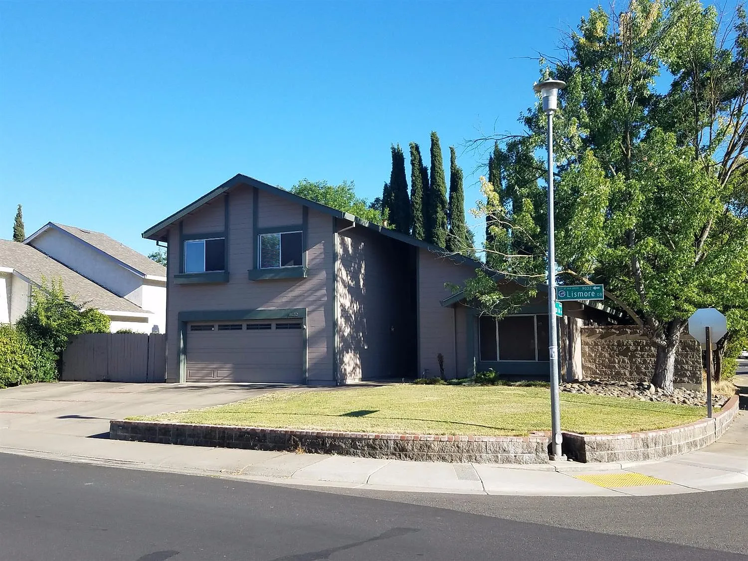 9032 Lismore Dr photo 1