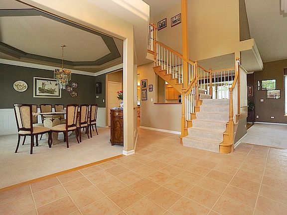 3rd image of 2616 Charlestowne Ln