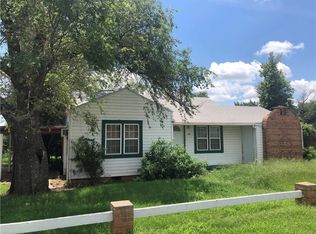 620 E 1st St, Elk City, OK 73644