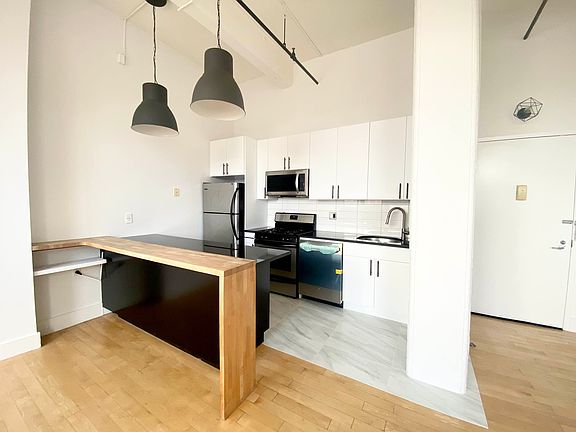 4th image of 970 Kent Ave APT 413
