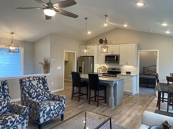 4th image of 909 Bramblewood Ln