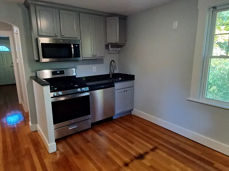 142 Warren Rd #B — Photo 2