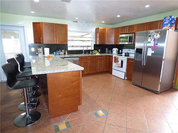 2nd image of 1215 NE 199th St
