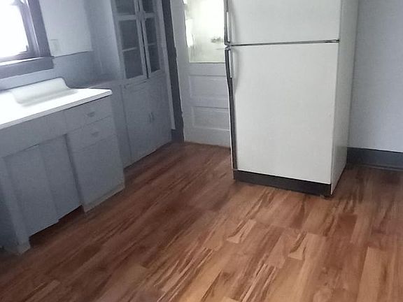 4th image of 1337 N Meade St