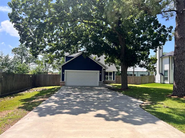715 Seydler St, East Bernard, TX 77435