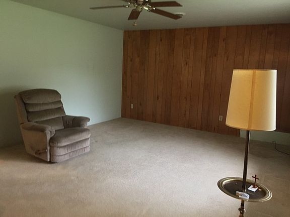 3rd image of 915 Magnolia Dr
