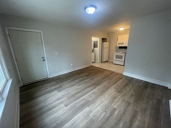 3rd image of 216-8 Woodrow St