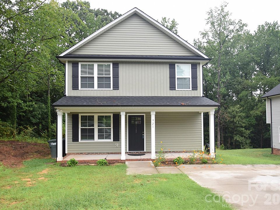 1st image of 921 Pineridge St