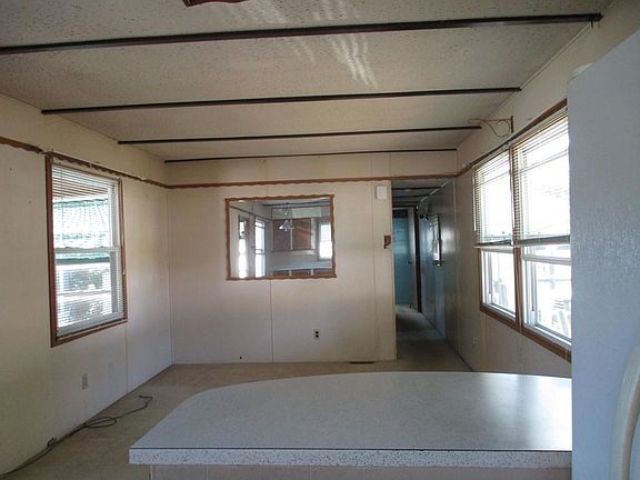 4th image of 18 Gladys Dr