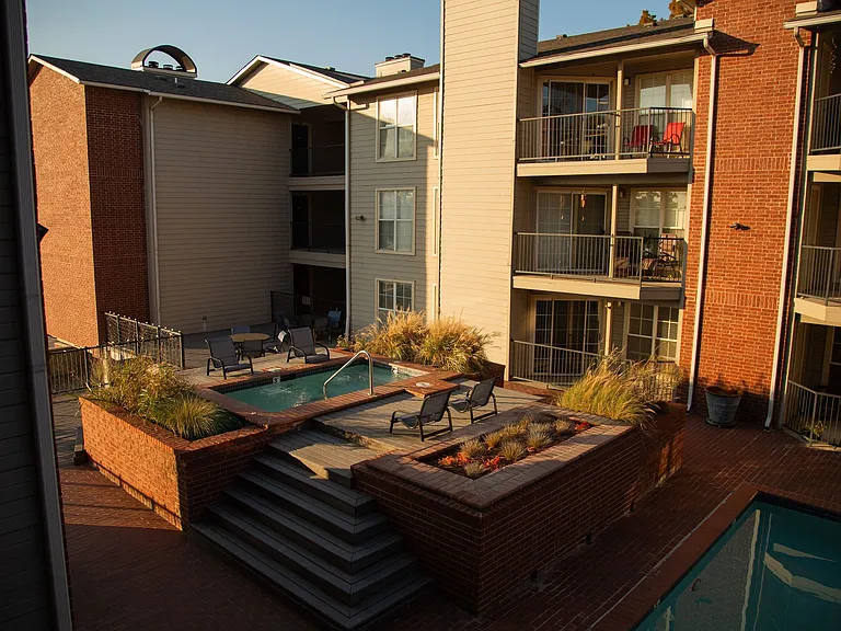 Lincoln Park Apartments — Photo 7