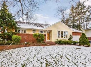 7 Dorothea St, Commack, NY 11725