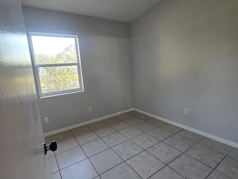 6334 Talbot Cir — Photo 15