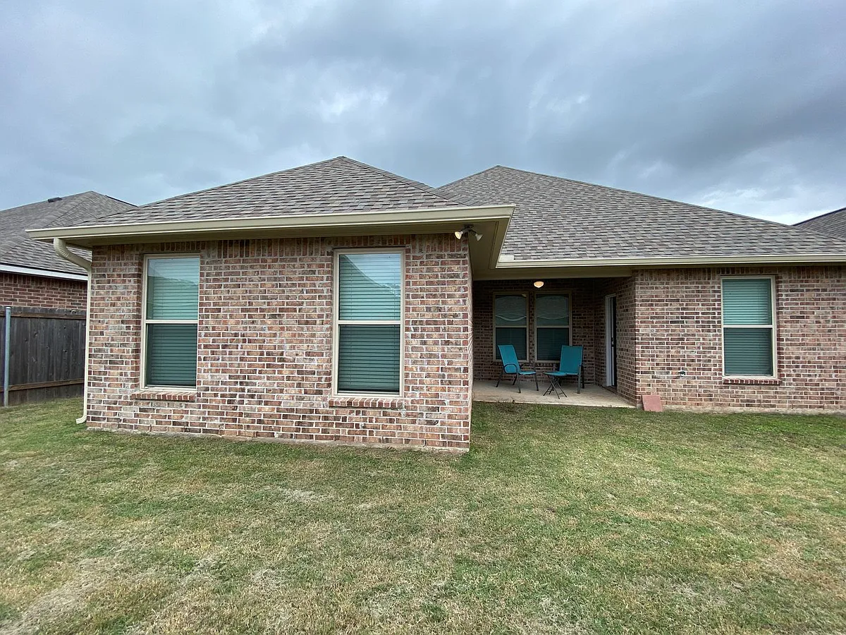 Building Photo - 606 Acacia Dr