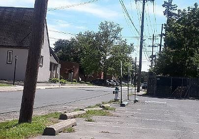 4th image of 323 High St