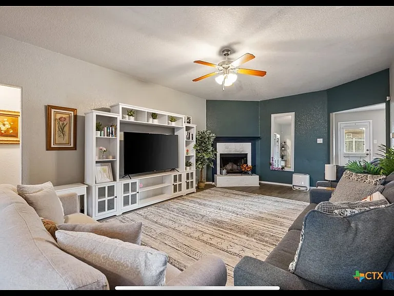 3810 Clementine Dr — Photo 4