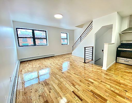 4th image of 1077 De Kalb Ave #2