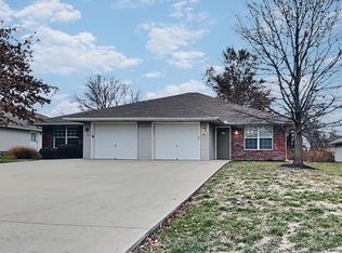 508 NW Woodbury Dr, Grain Valley, MO 64029