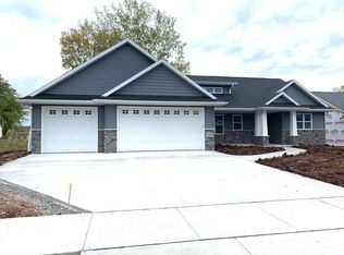 2618 W Fallen Oak Dr, Appleton, WI 54913