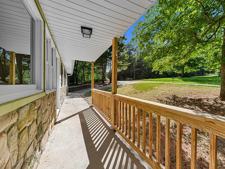 407 Veterans Dr — Photo 5