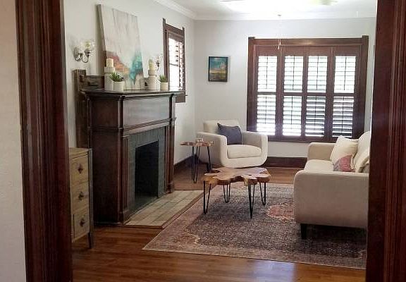 Dining room to living room