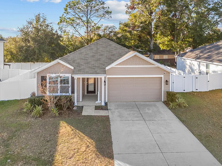 896 NW 253rd Dr — Photo 18