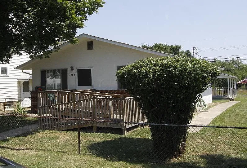 2804 Thorndale Ave photo 1