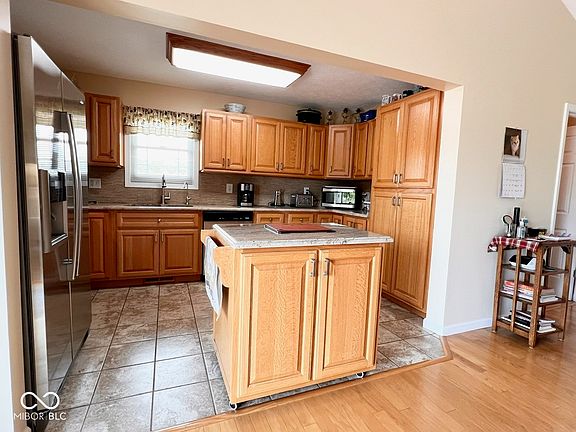 3rd image of 2600 Laurelwood Dr