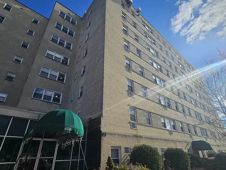 6010 Boulevard E #16 — Photo 1