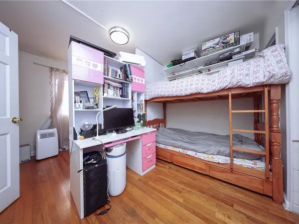 2705 Kings Highway image 11 of 17