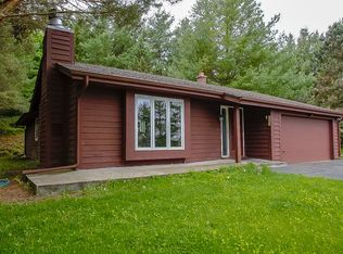 W399S3904 Fox Hill Dr, Dousman, WI 53118