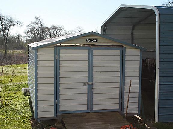 Nice Morgan building for storage and covered parking area.