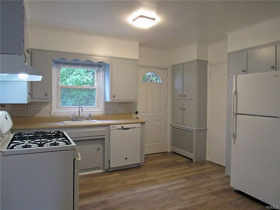 1st image of 32 Pleasant Pl APT 1