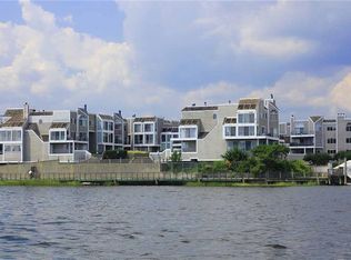 127 Harbour Clos #127, New Haven, CT 06519