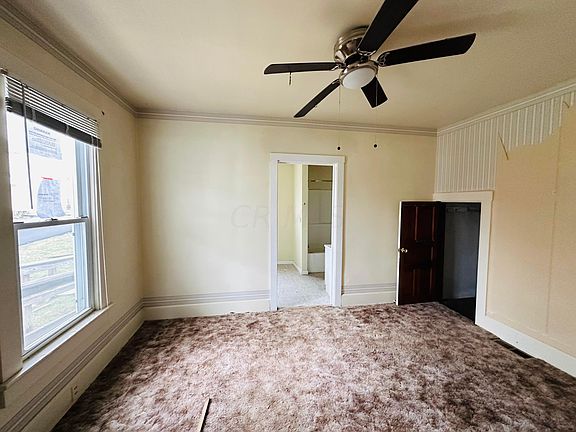 3rd image of 210 Lexington St