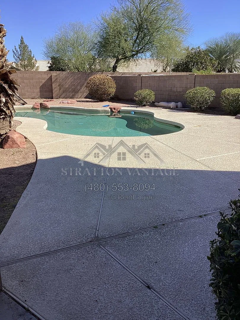 4 bed, 2.0 bath, 2111 sqft, $2,550 — Photo 2