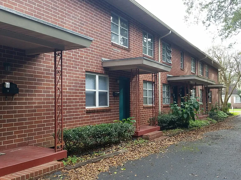 534 E College Ave — Photo 4