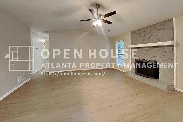 3 bed, 2.0 bath, 1320 sqft, $1,900 — Photo 3